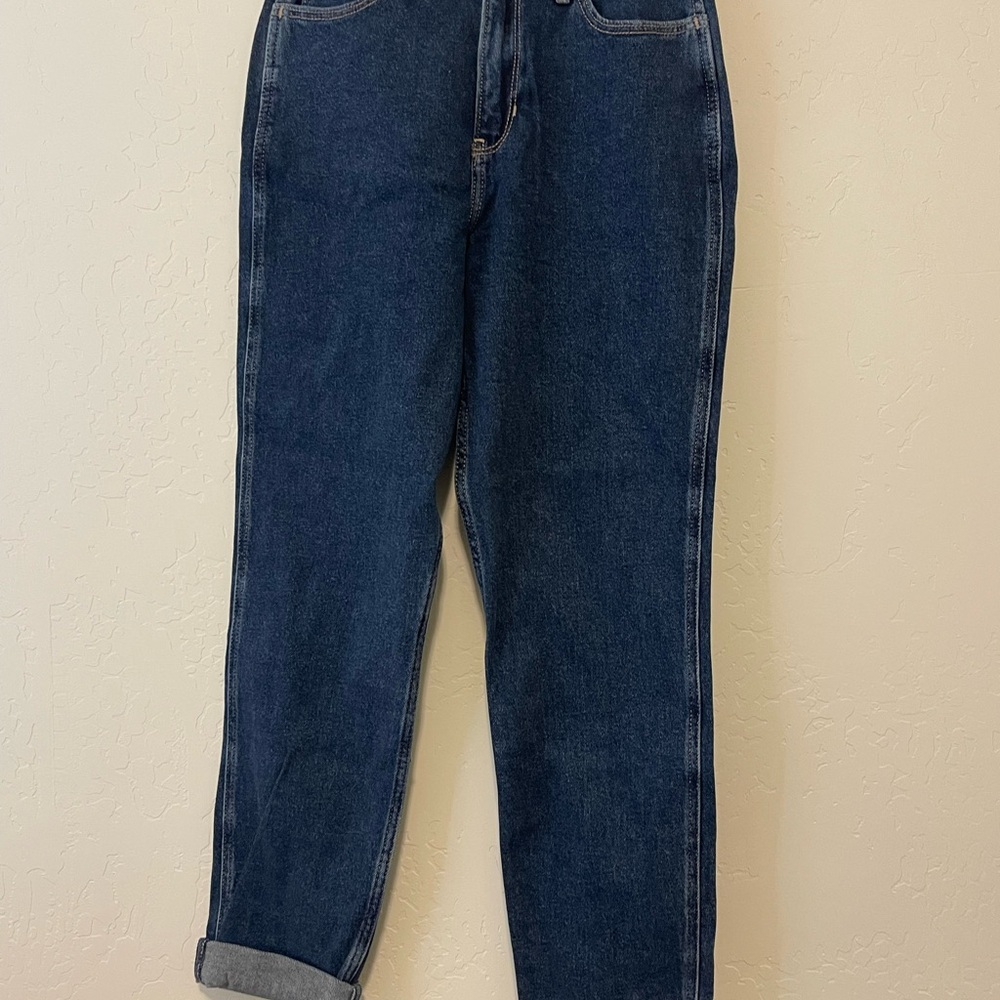 Hollister Ultra High-Rise Mom Jeans – Size 1R (W25 L27) – Like New!